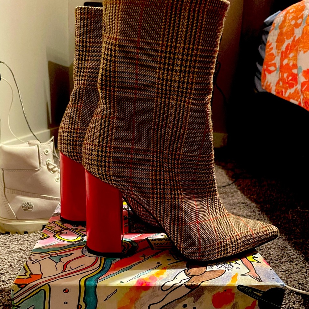 Jeffrey Campbell siren bootie